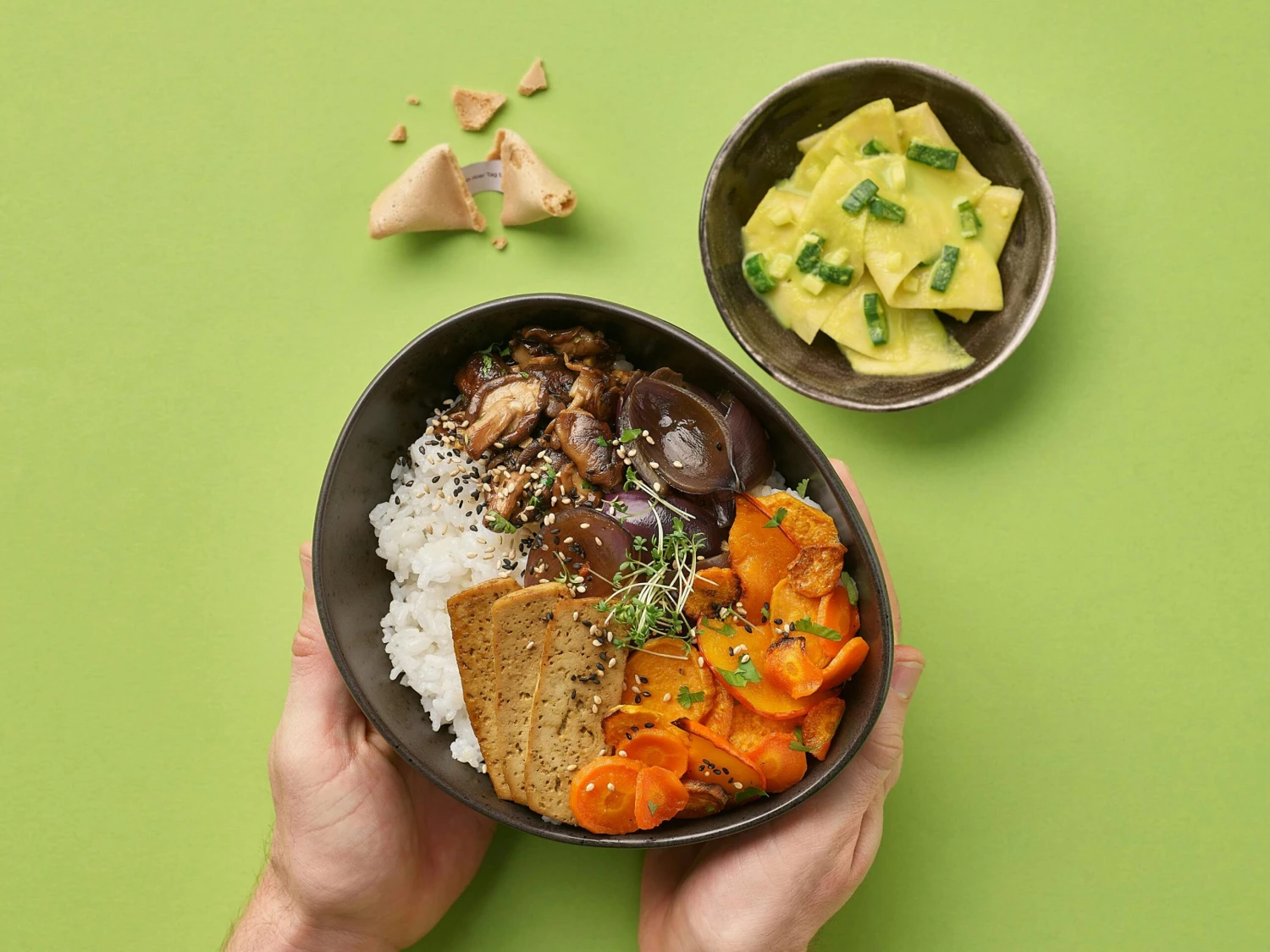 Reishunger Digitaler Mini Reiskocher Und Dampfgarer, Grau - Timer - Kleiner Multikocher, 8 Programme, 7-Phasen-Kochtechnologie, 1-3 Personen 9 Reishunger Digitaler Mini Reiskocher Und Dampfgarer, Grau - Timer - Kleiner Multikocher, 8 Programme, 7-Phasen-Kochtechnologie, 1-3 Personen – Bild 7